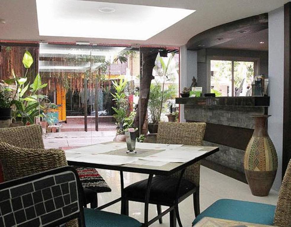 Oasis Inn Бангкок Экстерьер фото